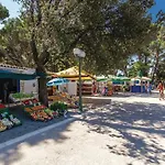 2 Bedroom Stunning In *