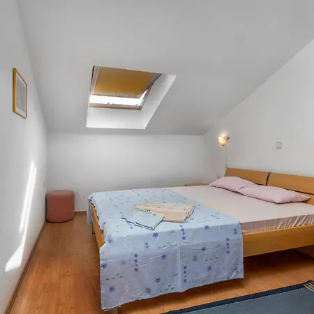 2 Bedroom Stunning In *