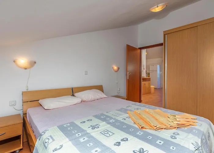 2 Bedroom Stunning In *