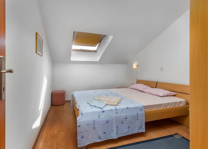 2 Bedroom Stunning In *